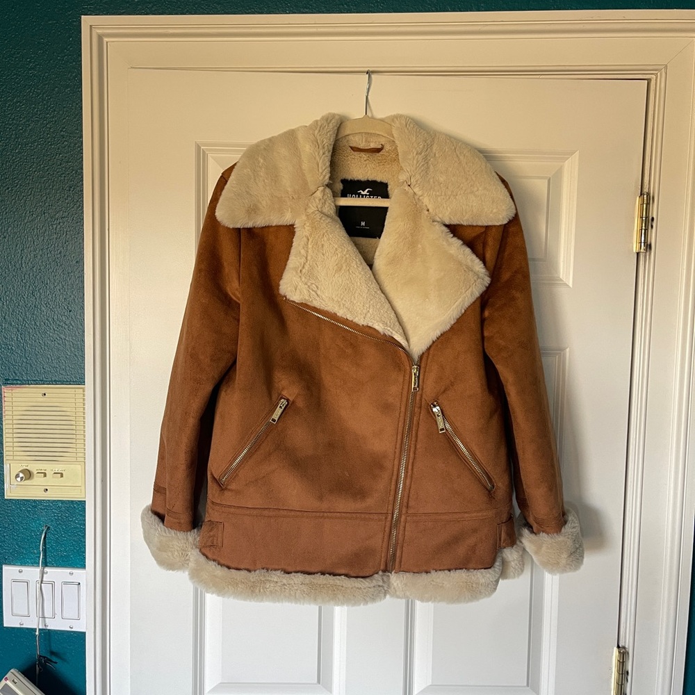 Hollister Puffy Jacket *worn once*